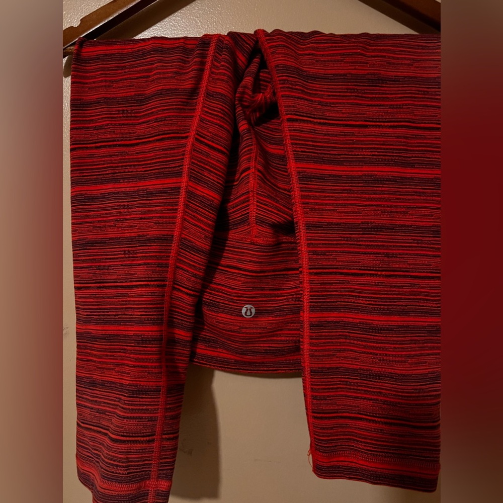 Sold Lululemon crop red leggings size 8 - Picture 2 of 5